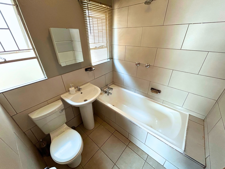 3 Bedroom Property for Sale in Die Hoewes Gauteng