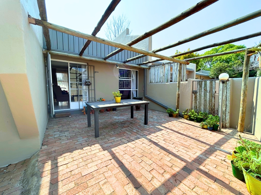 3 Bedroom Property for Sale in Die Hoewes Gauteng