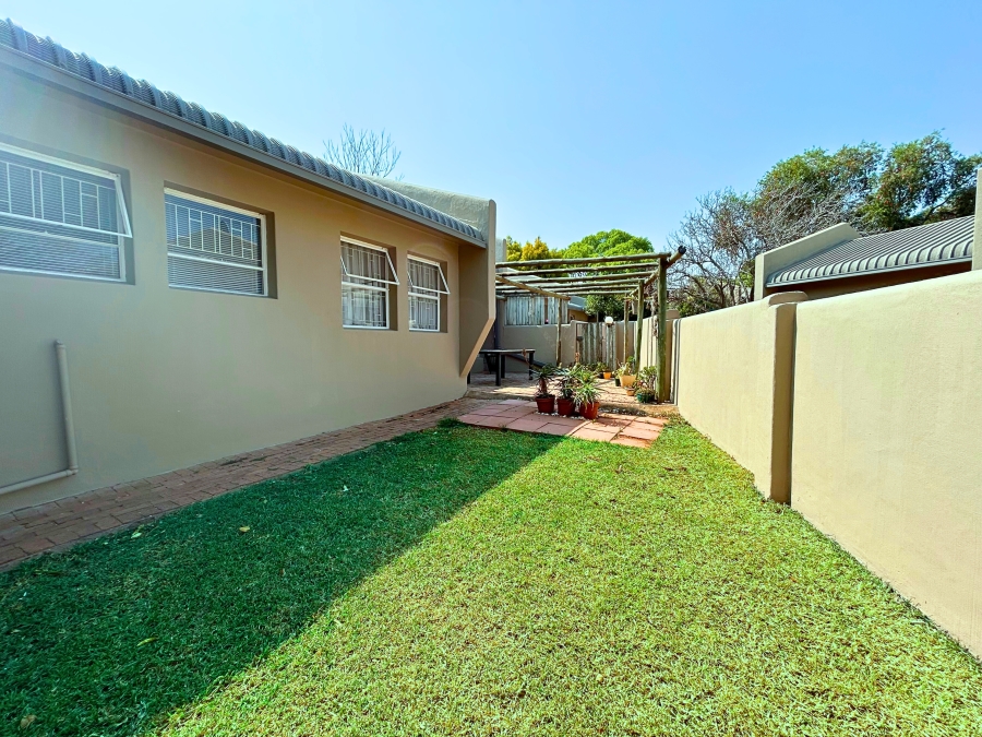 3 Bedroom Property for Sale in Die Hoewes Gauteng