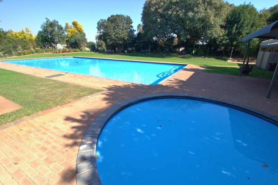 3 Bedroom Property for Sale in Die Hoewes Gauteng