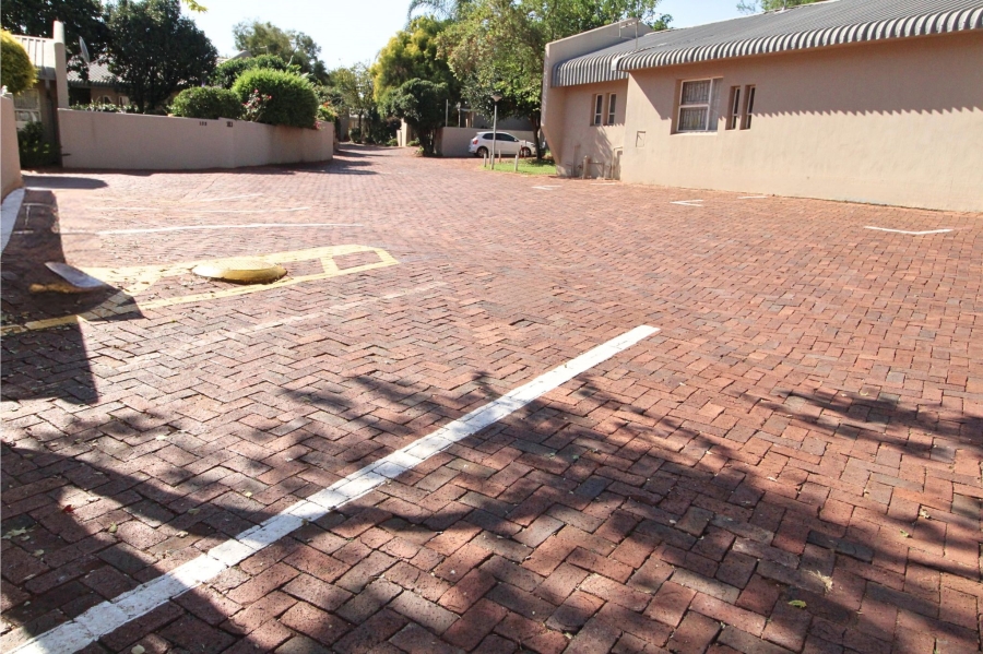 3 Bedroom Property for Sale in Die Hoewes Gauteng