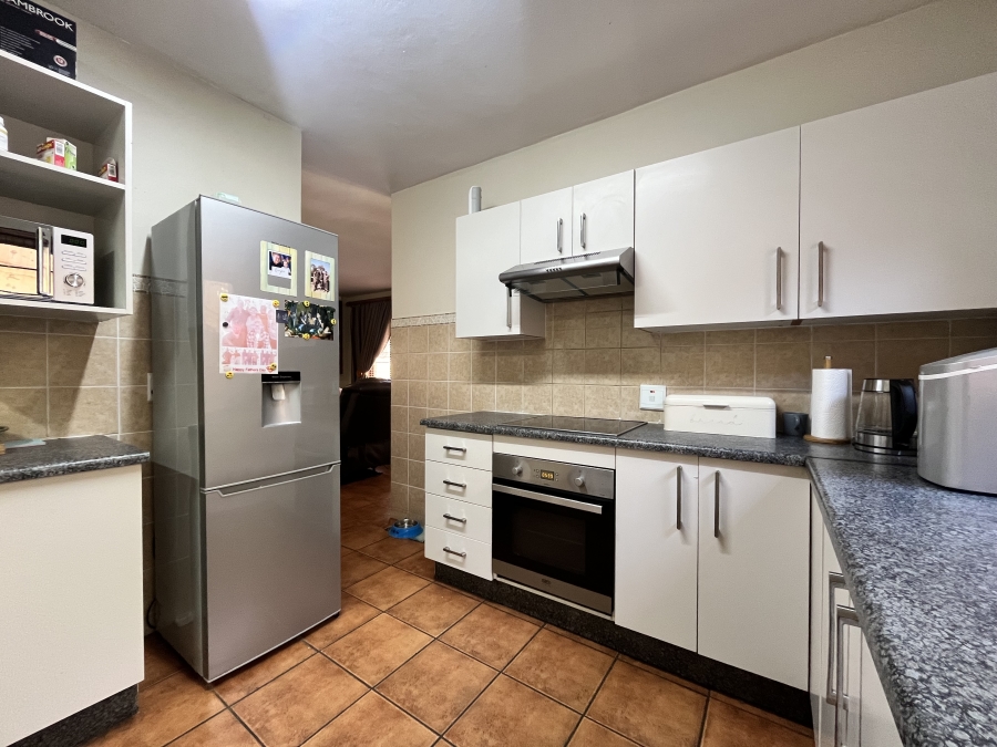 3 Bedroom Property for Sale in Eldoraigne Gauteng