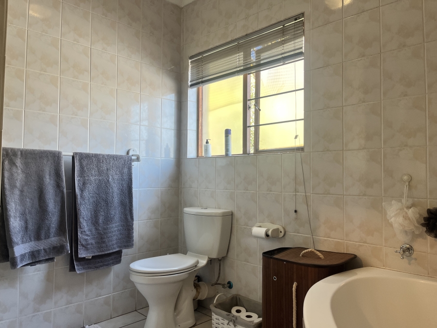 3 Bedroom Property for Sale in Eldoraigne Gauteng