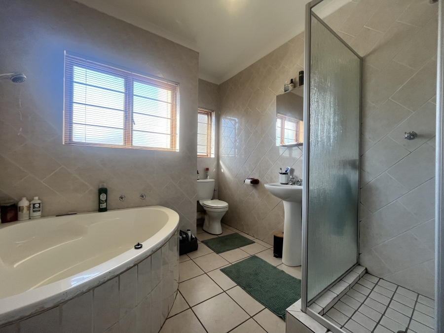 3 Bedroom Property for Sale in Eldoraigne Gauteng