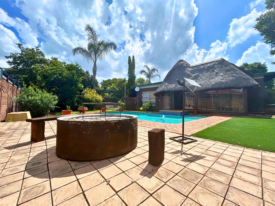 6 Bedroom Property for Sale in Hennopspark Gauteng