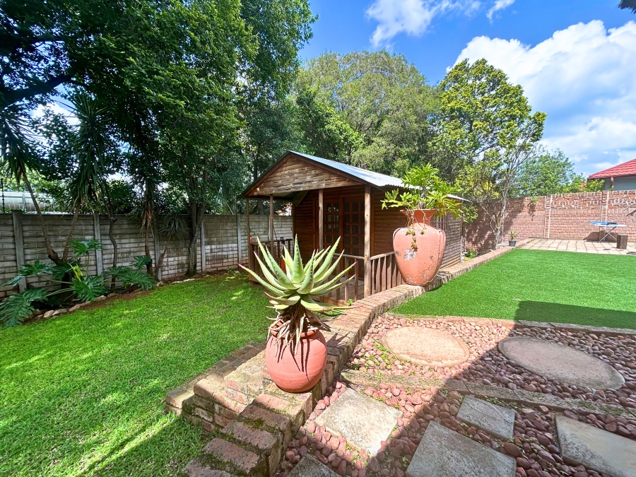 6 Bedroom Property for Sale in Hennopspark Gauteng