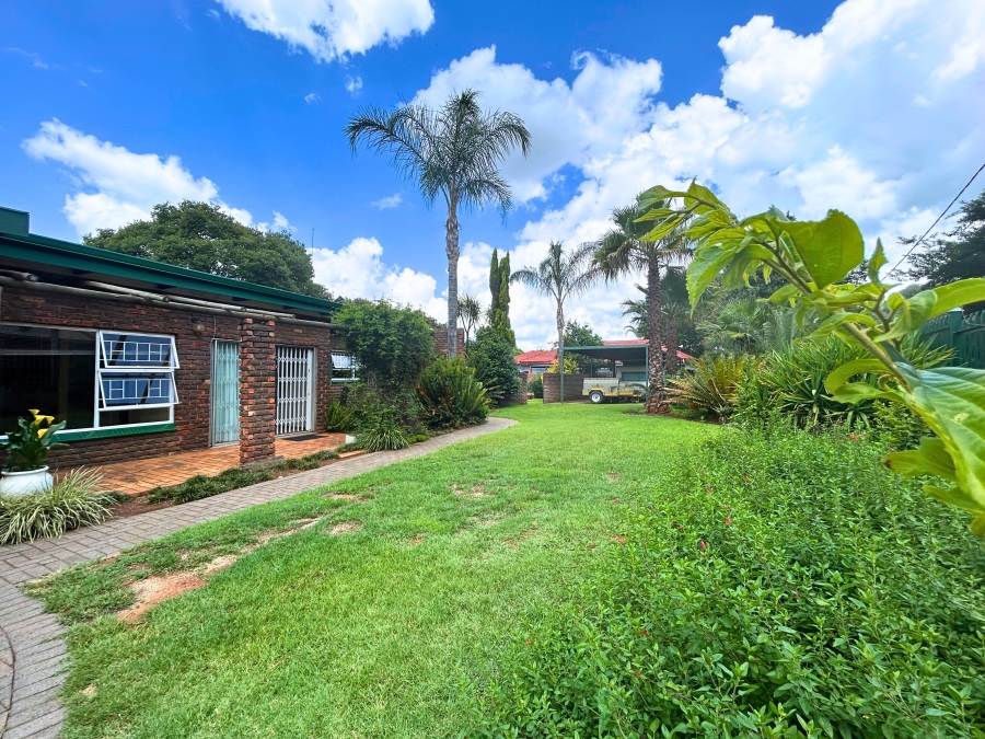 6 Bedroom Property for Sale in Hennopspark Gauteng