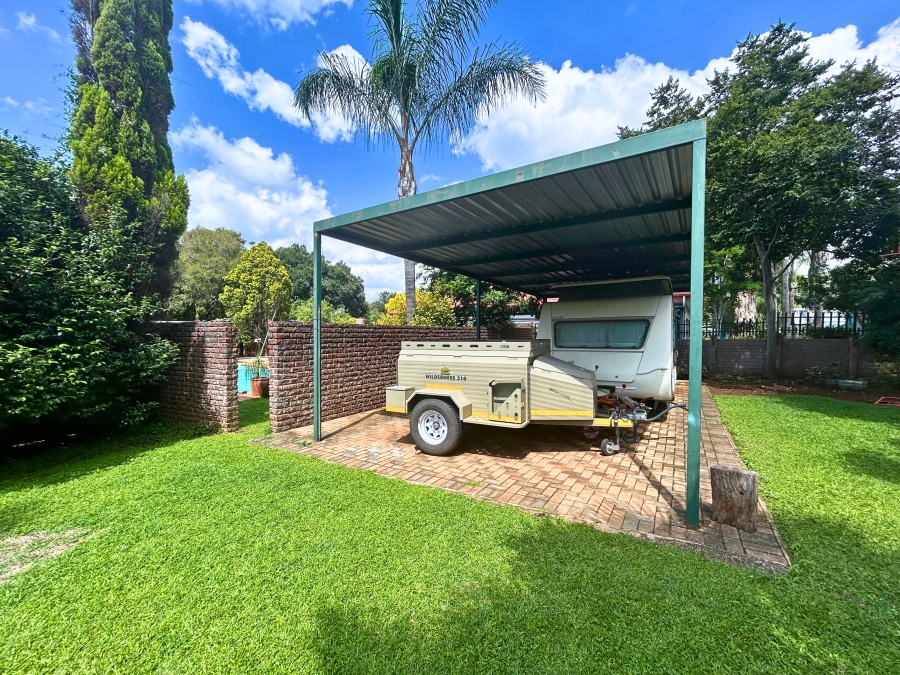 6 Bedroom Property for Sale in Hennopspark Gauteng