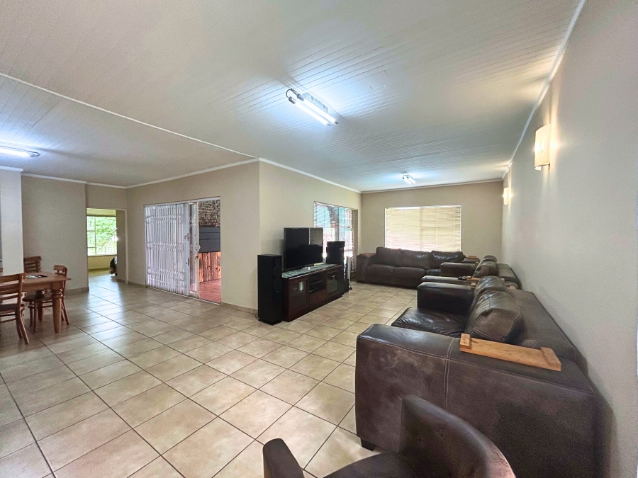 6 Bedroom Property for Sale in Hennopspark Gauteng