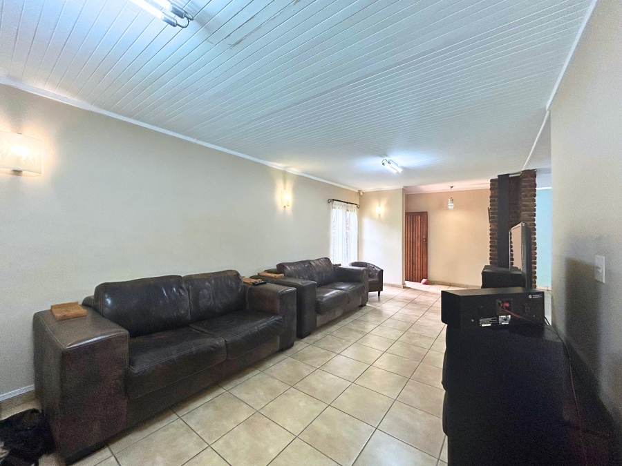 6 Bedroom Property for Sale in Hennopspark Gauteng