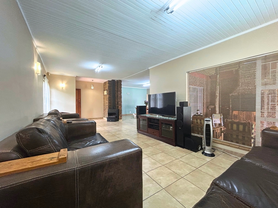 6 Bedroom Property for Sale in Hennopspark Gauteng