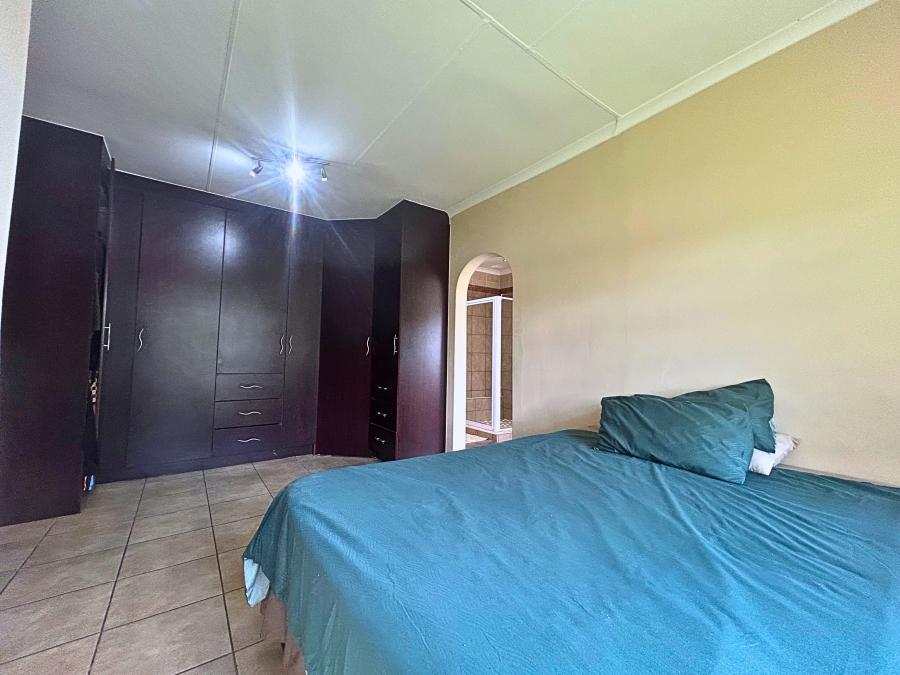 6 Bedroom Property for Sale in Hennopspark Gauteng