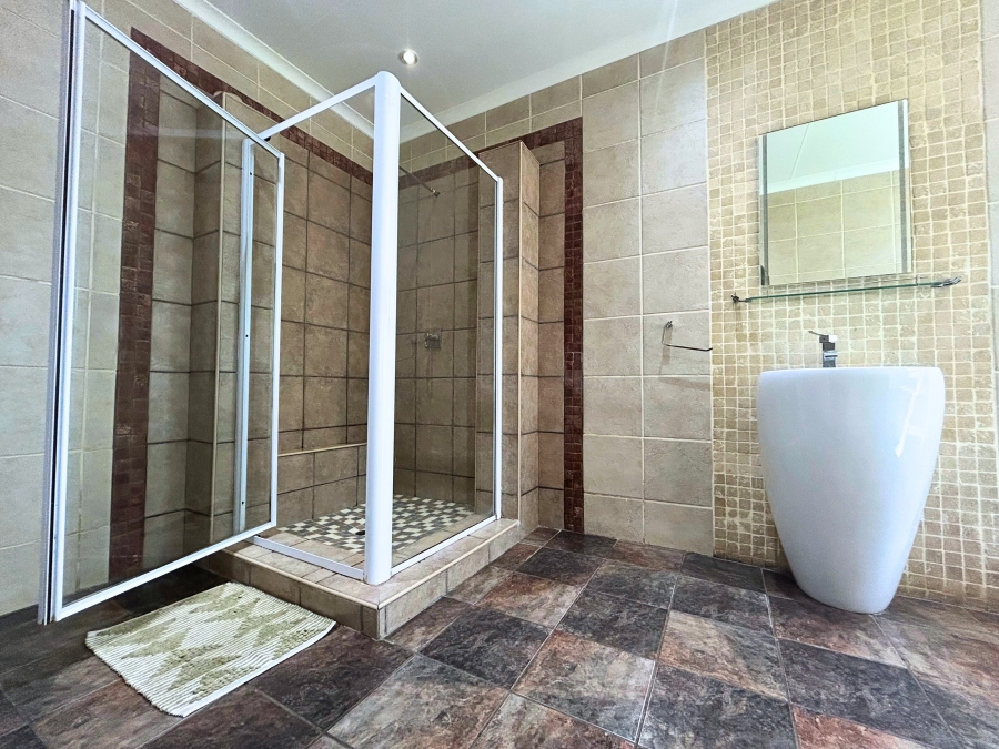 6 Bedroom Property for Sale in Hennopspark Gauteng