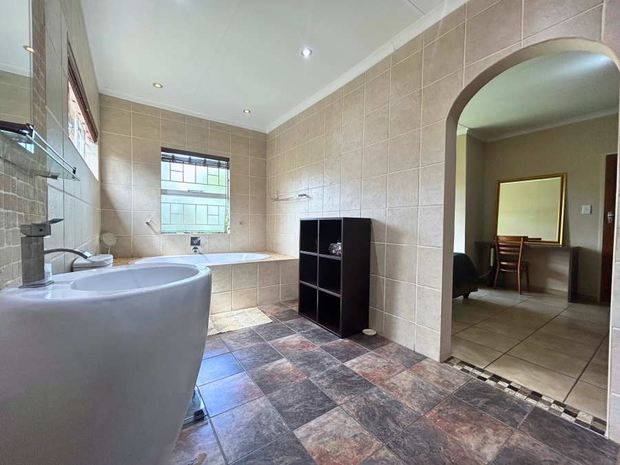 6 Bedroom Property for Sale in Hennopspark Gauteng