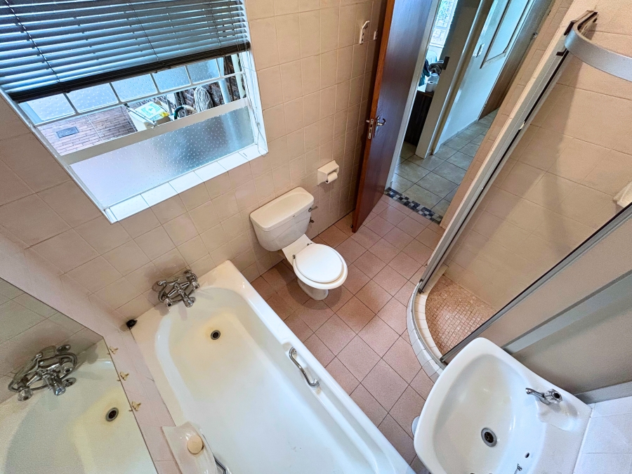 6 Bedroom Property for Sale in Hennopspark Gauteng