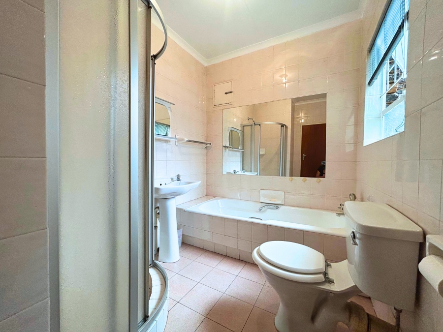 6 Bedroom Property for Sale in Hennopspark Gauteng