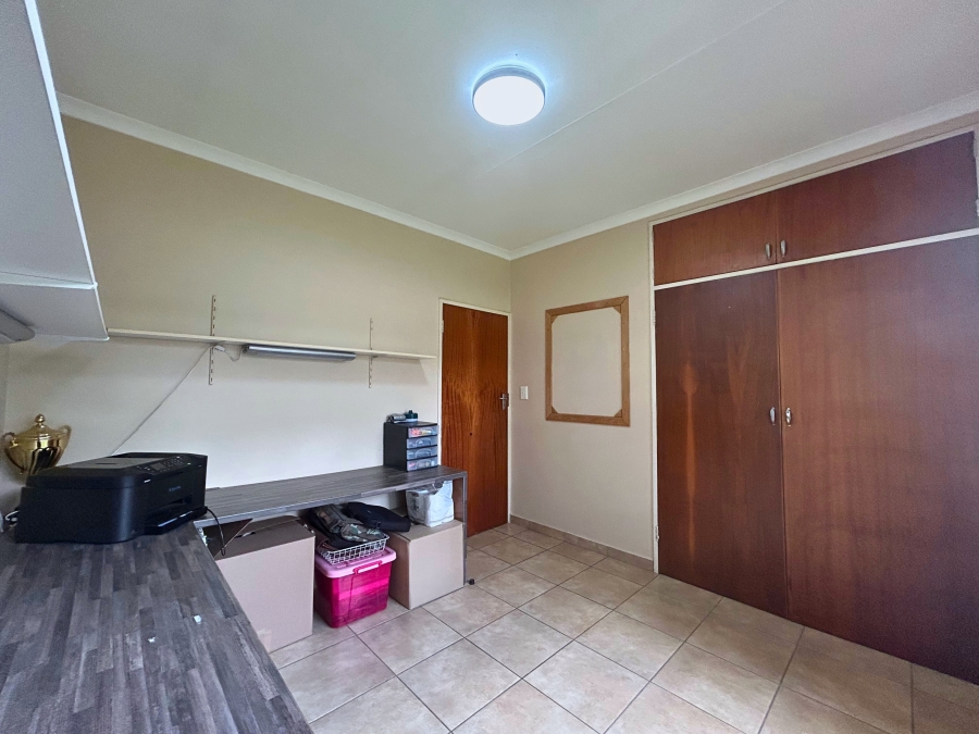 6 Bedroom Property for Sale in Hennopspark Gauteng