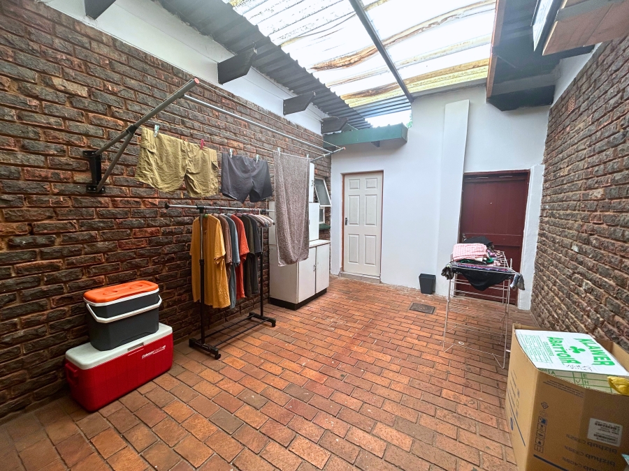 6 Bedroom Property for Sale in Hennopspark Gauteng