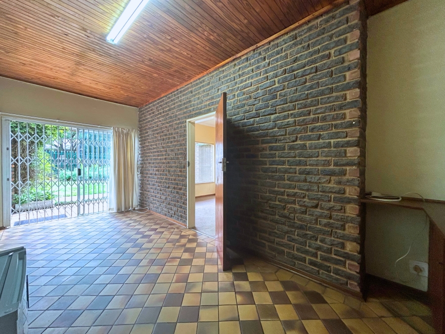 6 Bedroom Property for Sale in Hennopspark Gauteng