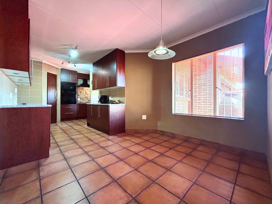 4 Bedroom Property for Sale in Eldoraigne Gauteng