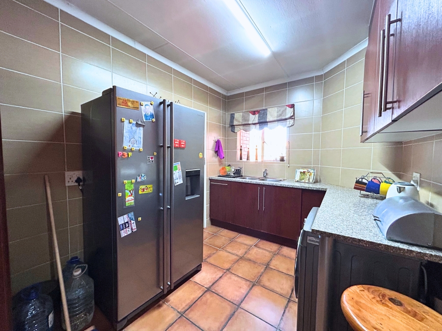 4 Bedroom Property for Sale in Eldoraigne Gauteng