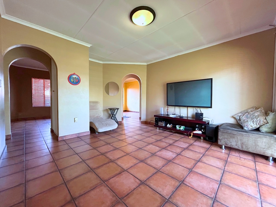 4 Bedroom Property for Sale in Eldoraigne Gauteng