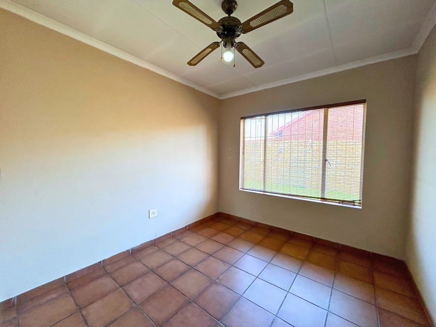 4 Bedroom Property for Sale in Eldoraigne Gauteng