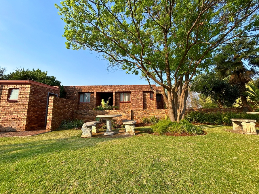 2 Bedroom Property for Sale in Zwartkop Gauteng