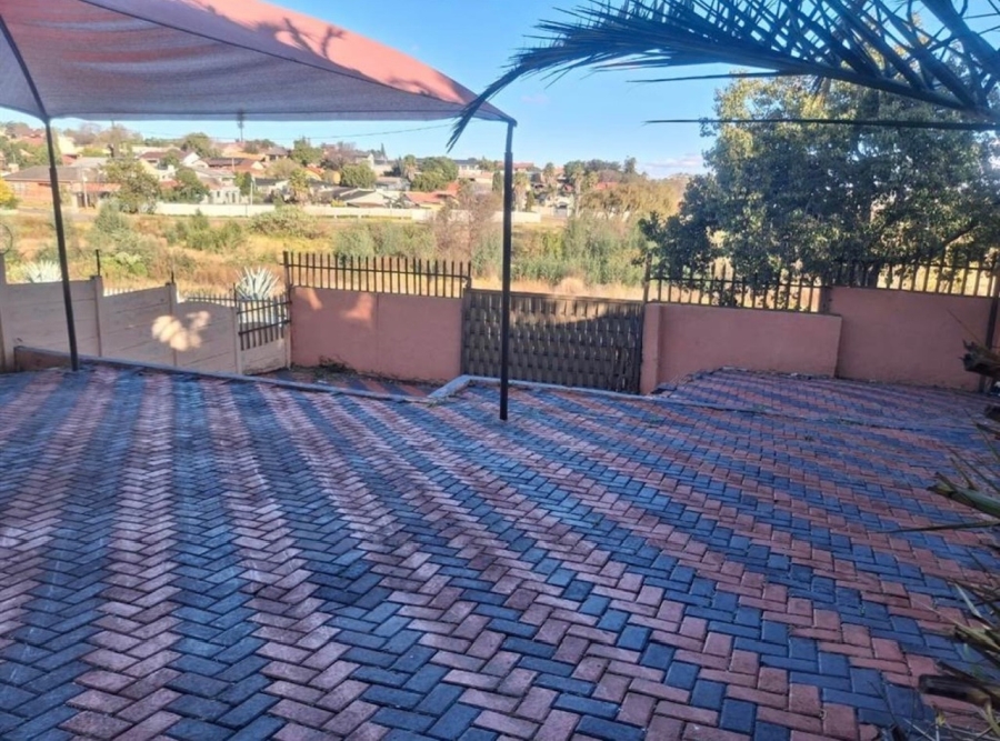 3 Bedroom Property for Sale in Lindhaven Gauteng