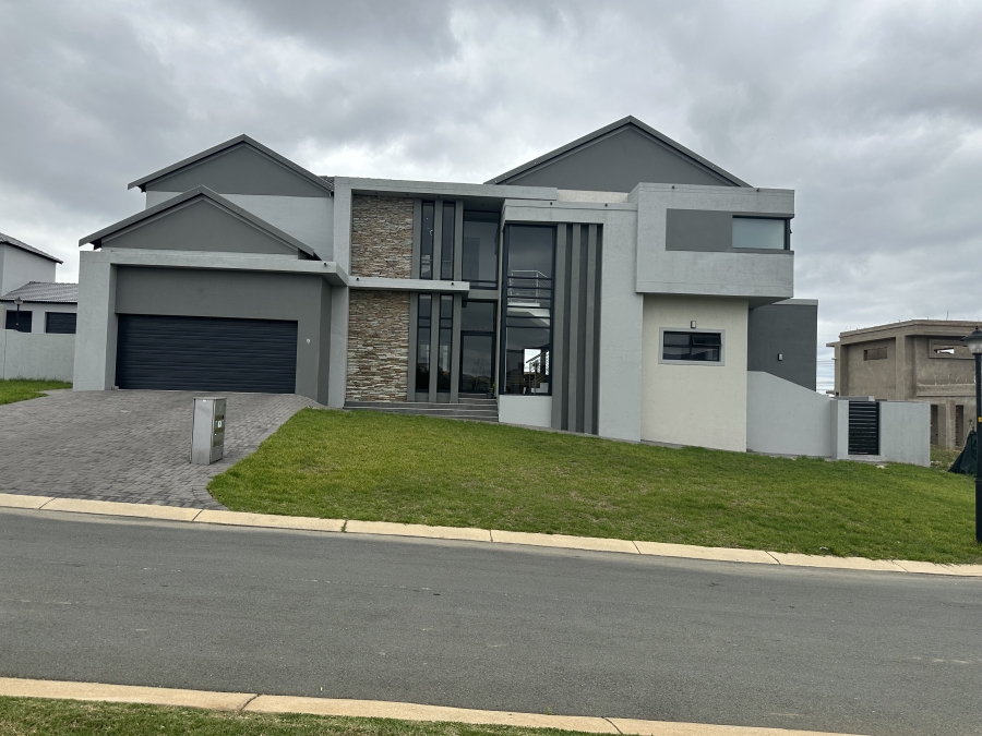 To Let 4 Bedroom Property for Rent in Blue Valley Golf Estate Gauteng