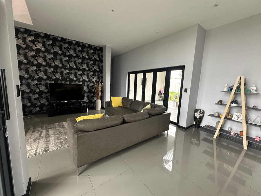 To Let 4 Bedroom Property for Rent in Blue Valley Golf Estate Gauteng