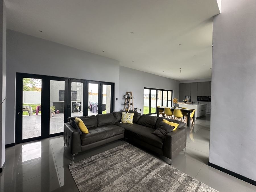 To Let 4 Bedroom Property for Rent in Blue Valley Golf Estate Gauteng