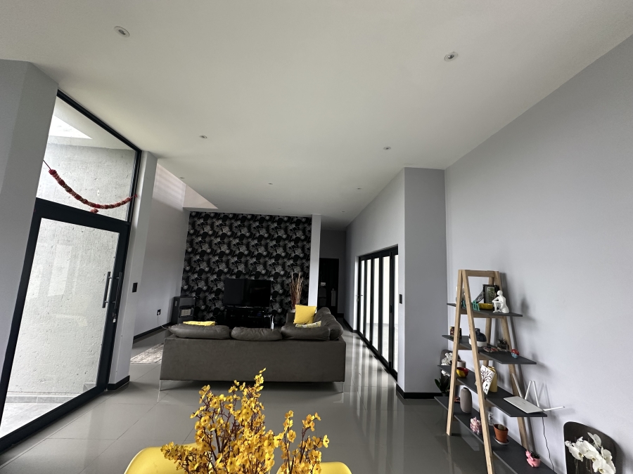 To Let 4 Bedroom Property for Rent in Blue Valley Golf Estate Gauteng