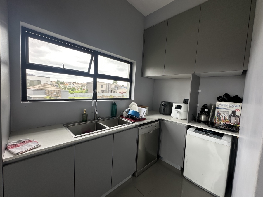 To Let 4 Bedroom Property for Rent in Blue Valley Golf Estate Gauteng