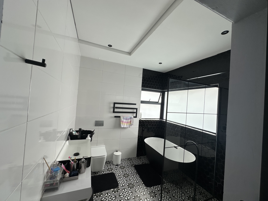 To Let 4 Bedroom Property for Rent in Blue Valley Golf Estate Gauteng