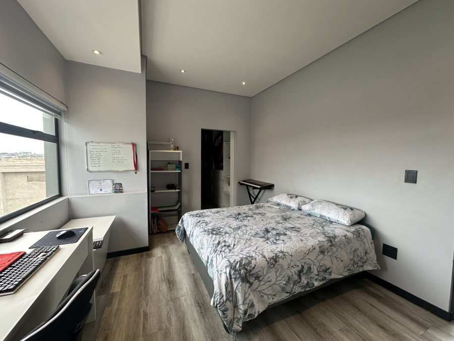 To Let 4 Bedroom Property for Rent in Blue Valley Golf Estate Gauteng