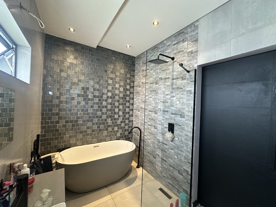 To Let 4 Bedroom Property for Rent in Blue Valley Golf Estate Gauteng