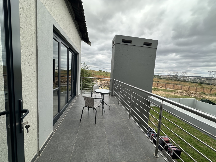 To Let 4 Bedroom Property for Rent in Blue Valley Golf Estate Gauteng