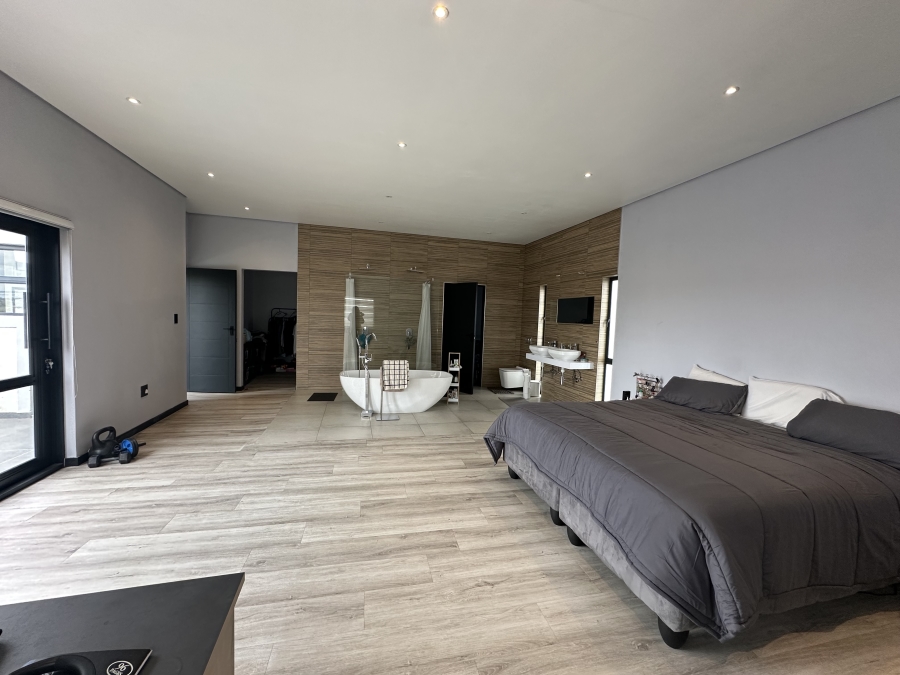 To Let 4 Bedroom Property for Rent in Blue Valley Golf Estate Gauteng