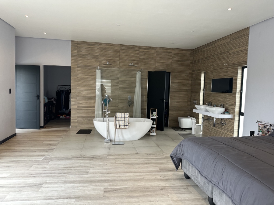 To Let 4 Bedroom Property for Rent in Blue Valley Golf Estate Gauteng