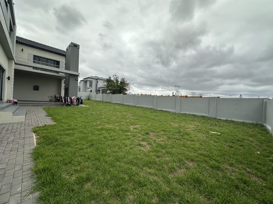 To Let 4 Bedroom Property for Rent in Blue Valley Golf Estate Gauteng