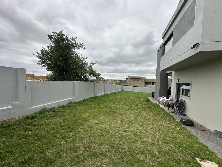 To Let 4 Bedroom Property for Rent in Blue Valley Golf Estate Gauteng