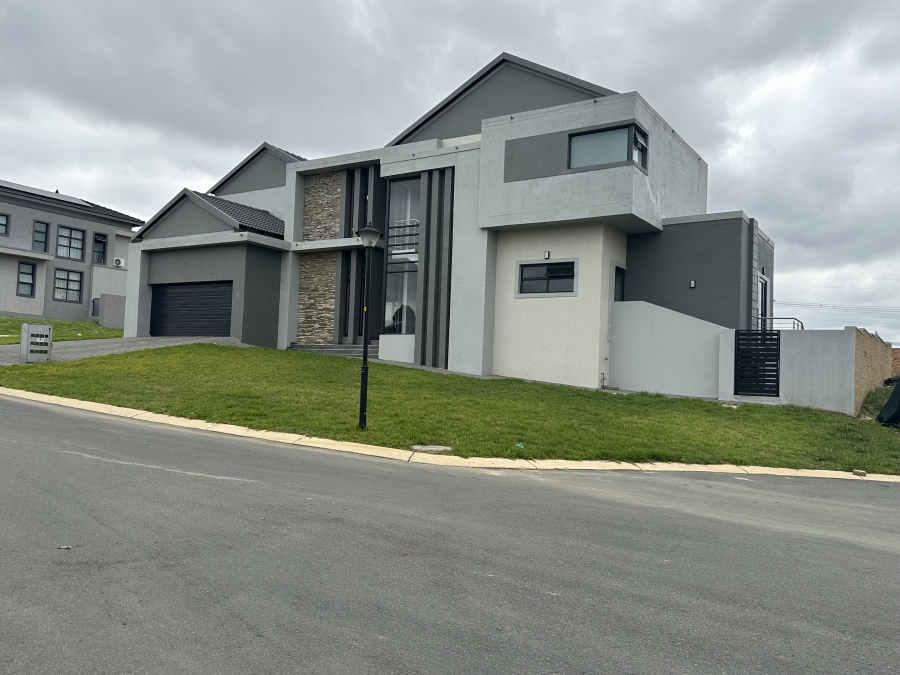 To Let 4 Bedroom Property for Rent in Blue Valley Golf Estate Gauteng