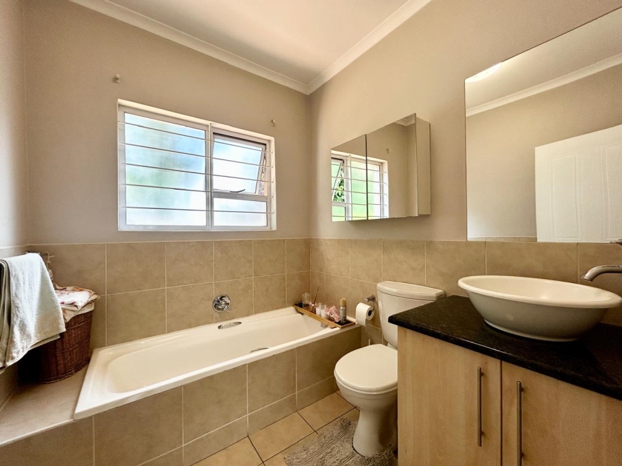 To Let 3 Bedroom Property for Rent in Gallo Manor Gauteng