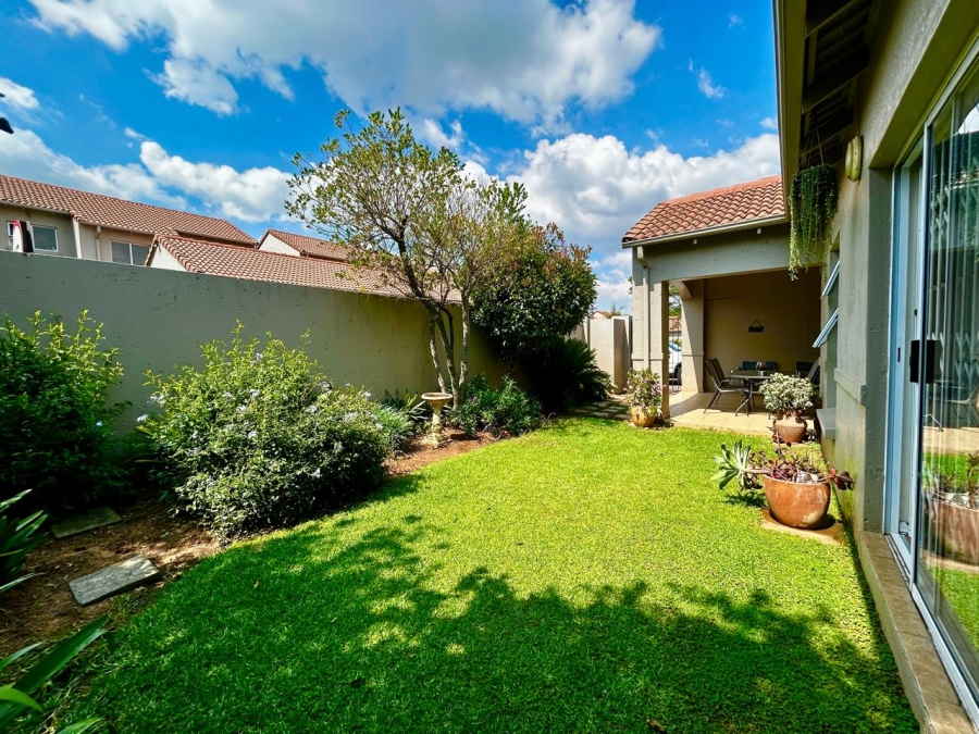 To Let 3 Bedroom Property for Rent in Gallo Manor Gauteng