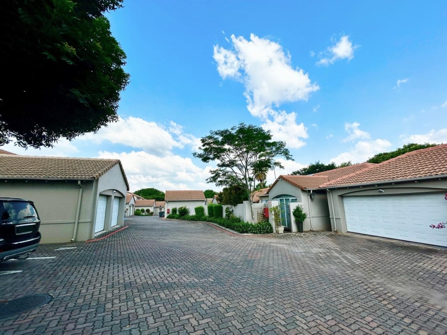 To Let 3 Bedroom Property for Rent in Gallo Manor Gauteng