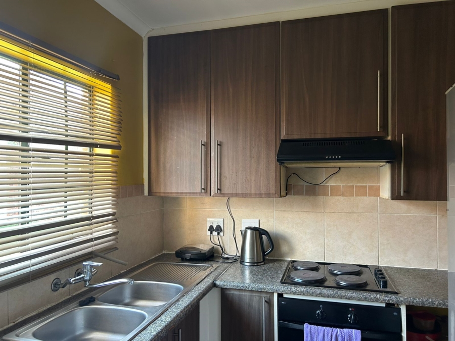 To Let 2 Bedroom Property for Rent in Monavoni Gauteng