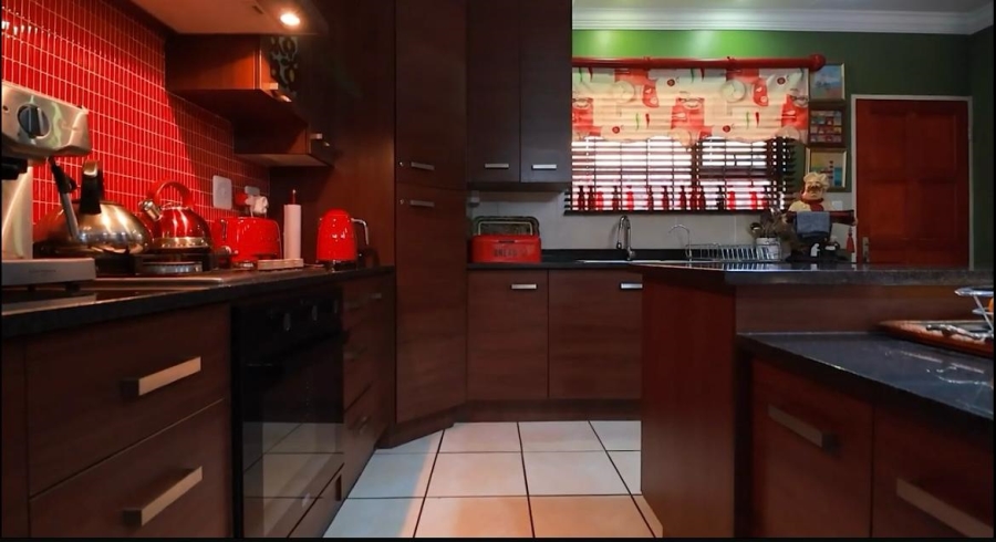 5 Bedroom Property for Sale in Chancliff Ridge Gauteng