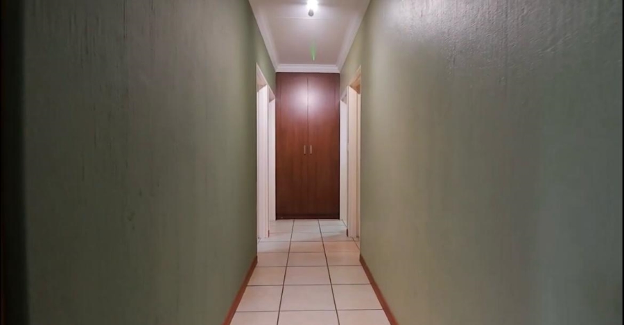 5 Bedroom Property for Sale in Chancliff Ridge Gauteng