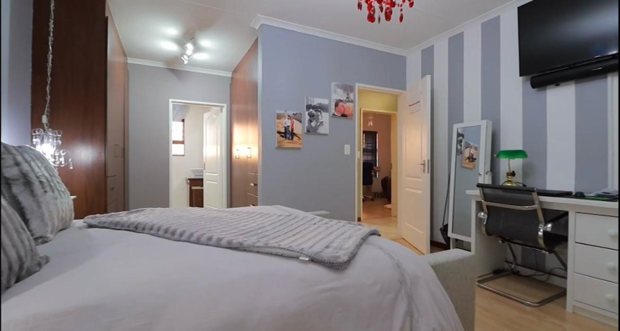 5 Bedroom Property for Sale in Chancliff Ridge Gauteng